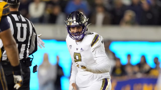 Oct 22, 2022; Berkeley, California, USA; Washington Huskies defensive lineman Bralen Trice (8) reacts after a sack against the California Golden Bears during the second quarter at FTX Field at California Memorial Stadium. Mandatory Credit: Darren Yamashita-USA TODAY Sports